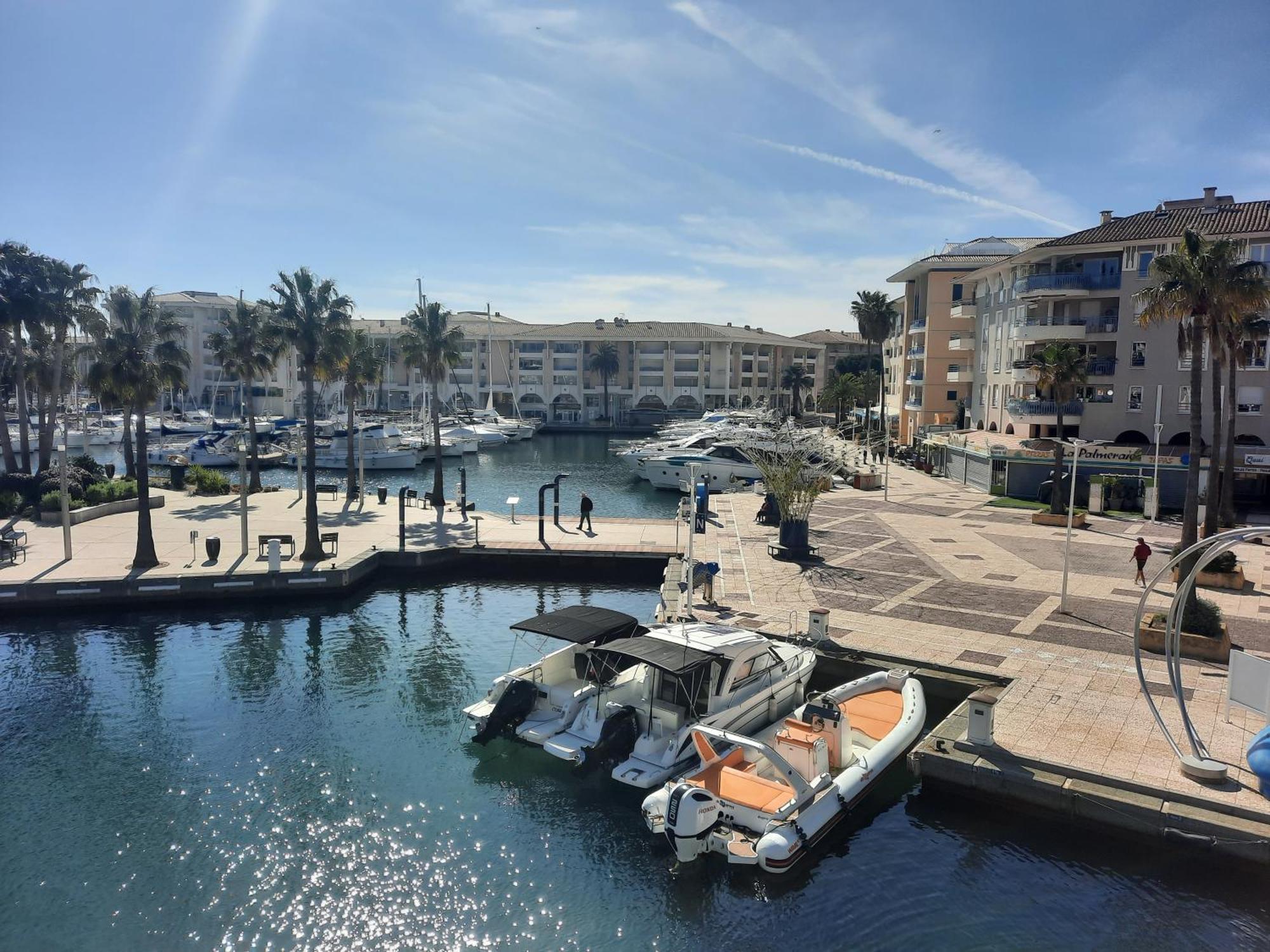 Апартаменты Coeur Marina Climatise Terrasse Parking Фрежюс Экстерьер фото